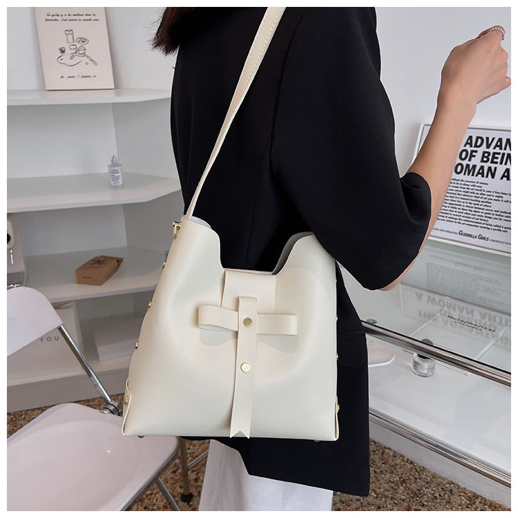 Women's Bag New Simple Large Capacity Bucket Bag Fashion Retro Shoulder Handbag Messenger Bag