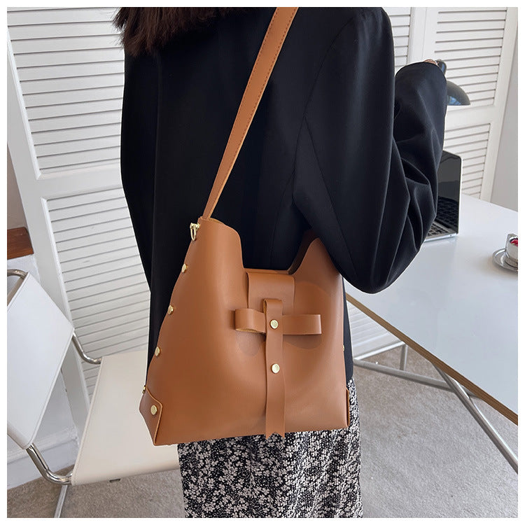 Women's Bag New Simple Large Capacity Bucket Bag Fashion Retro Shoulder Handbag Messenger Bag